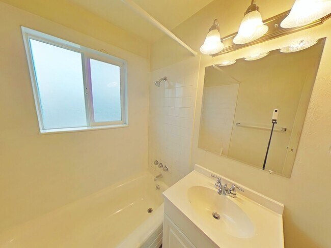 Building Photo - 2 Bedroom Apartment ~ Philomath ~ Small Pet Friendly