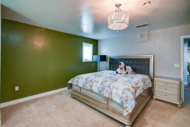 Building Photo - Incredible furnished house on Madison's West Side