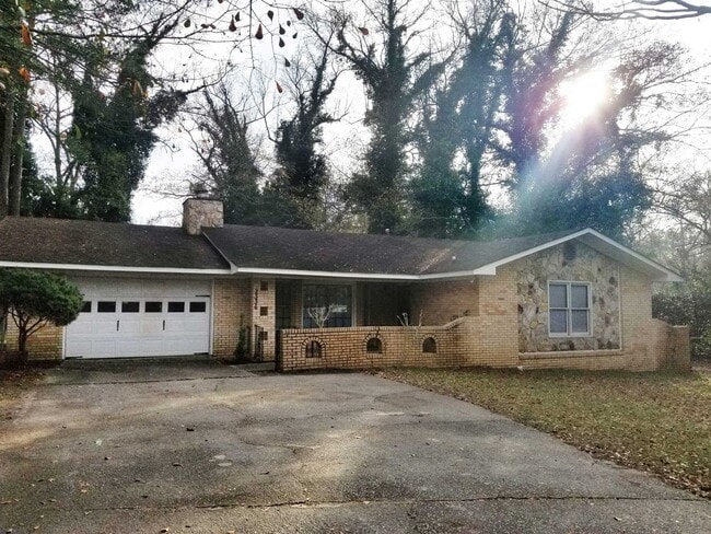 Primary Photo - Spacious South Augusta Home Renovated. Con...