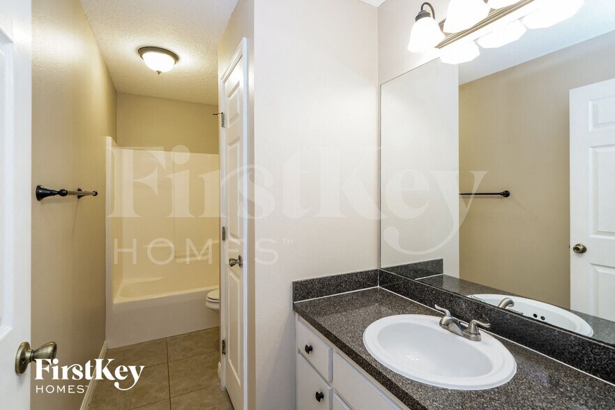 Building Photo - 1104 Old Mossy Ct