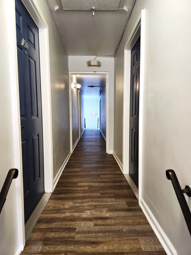 Building Photo - 16885 LahserApt A1-A1