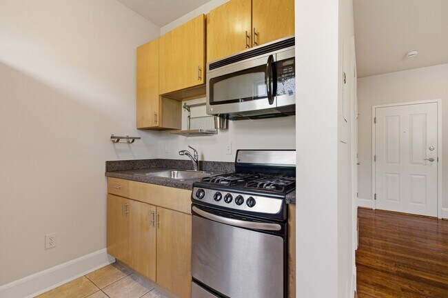 Building Photo - 422 Butternut St NW