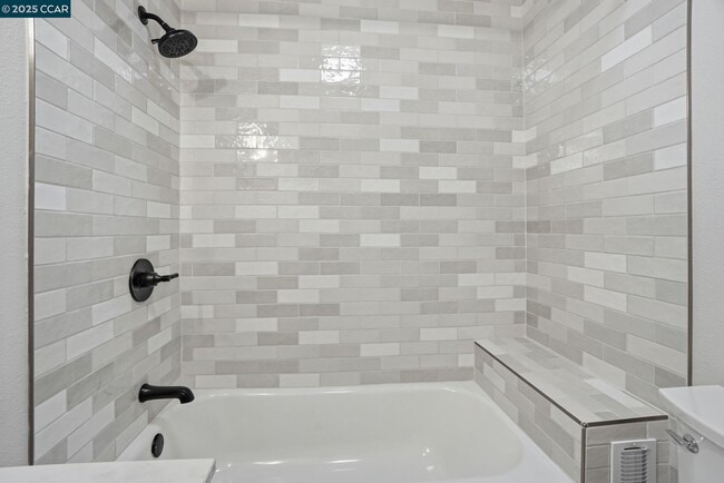 Building Photo - 289 Sierra Dr