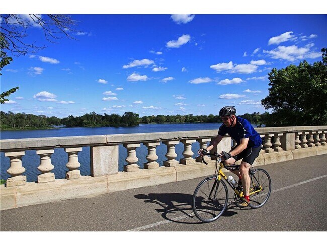 Building Photo - 1425 W 28th St