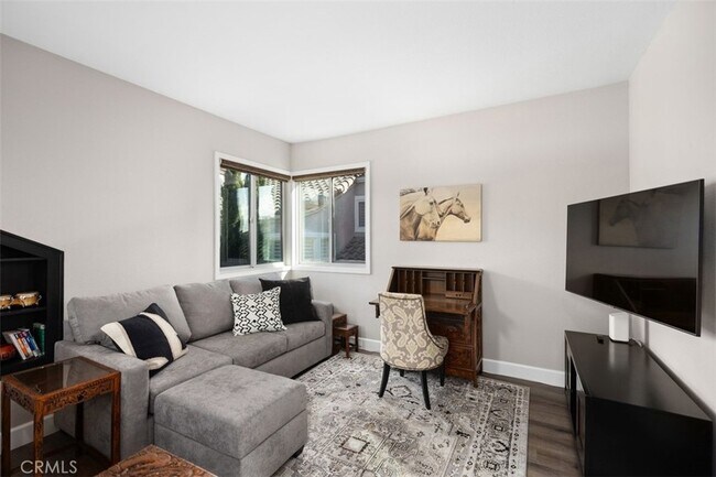Building Photo - 12 Dauphin