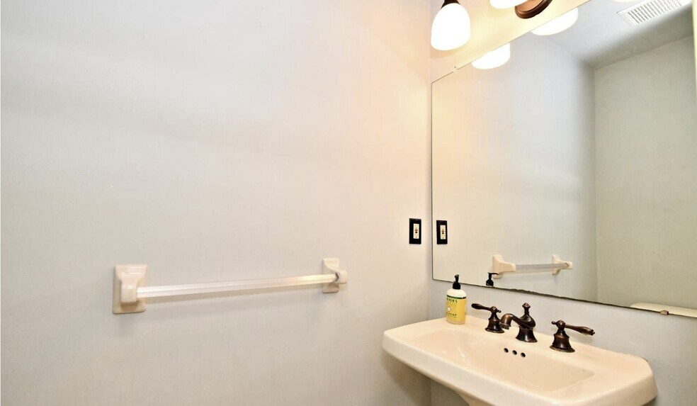 Powder Room - 3051 Mitchell Ct