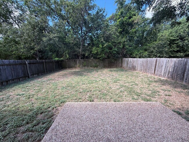 Building Photo - 7001 Winedale Dr