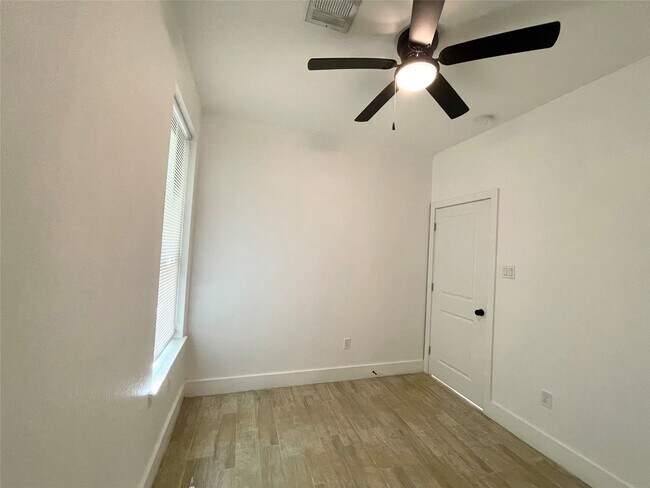 Building Photo - 5121 Southwind St
