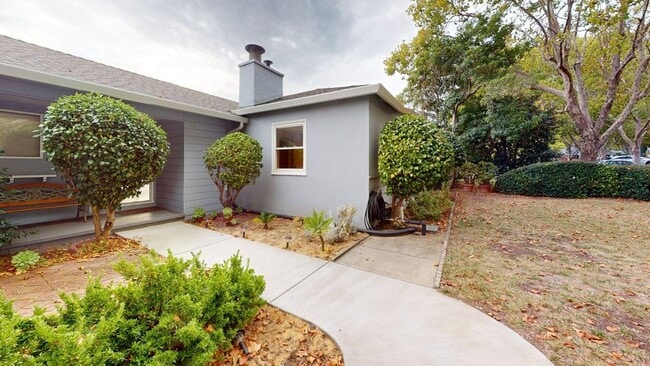 Building Photo - Sunny Greenbrae Single-Level with Pool + K...