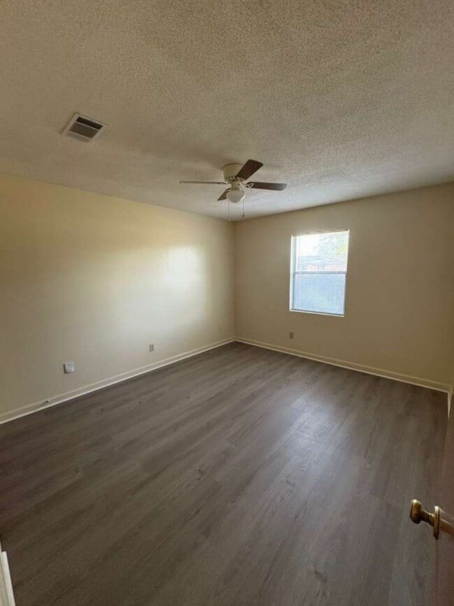 Building Photo - 1029 Davidson Dr