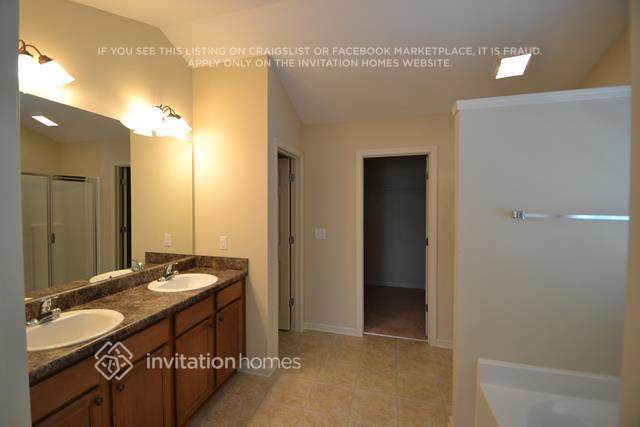 Building Photo - 2530 Freemont St