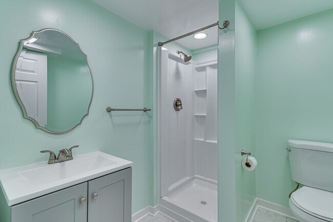 Building Photo - Charming 3+ BR single family home availabl...