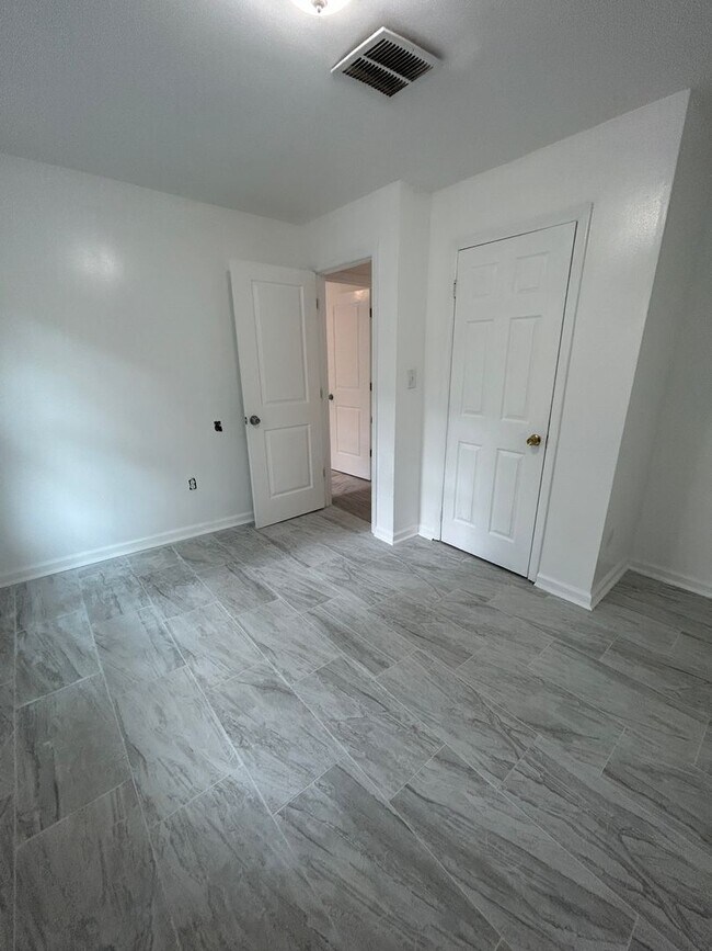 Building Photo - 1139 Sewall Ave