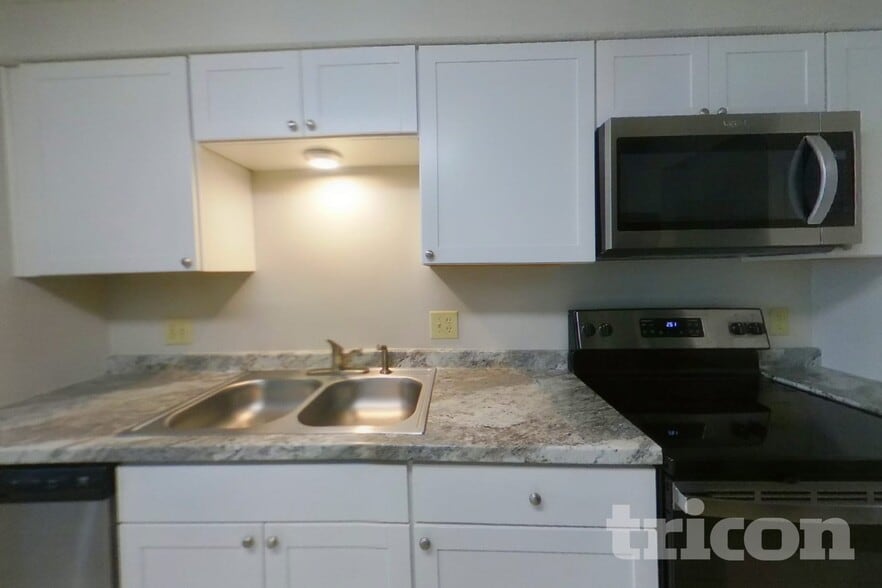 Building Photo - 8338 Knotts Landing Dr E