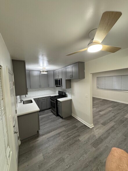 Building Photo - 293 W Artesia St