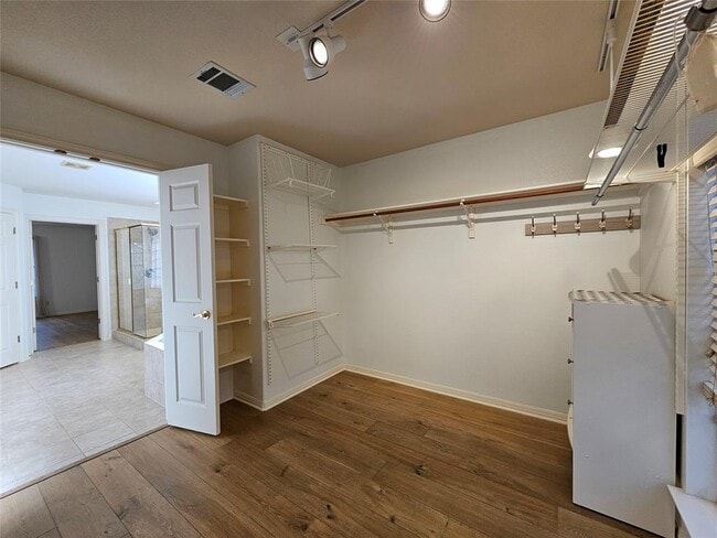 Building Photo - 2612 Zambia Dr