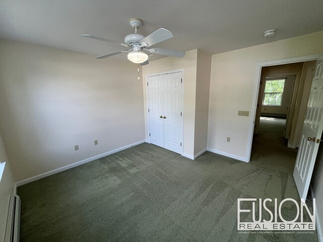 Building Photo - Impeccably Maintained 3bd, 2 bth Stonington Circle Condo!