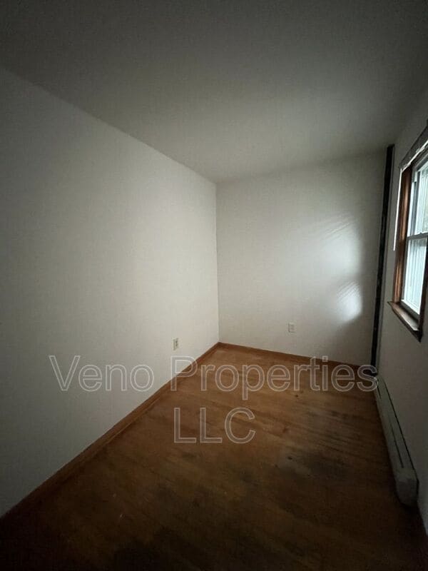 Building Photo - 783 4th Ave