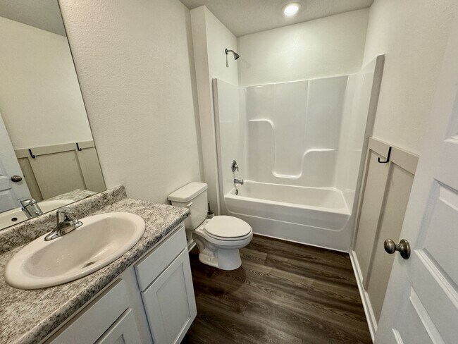 Building Photo - 5265 Peach Dr
