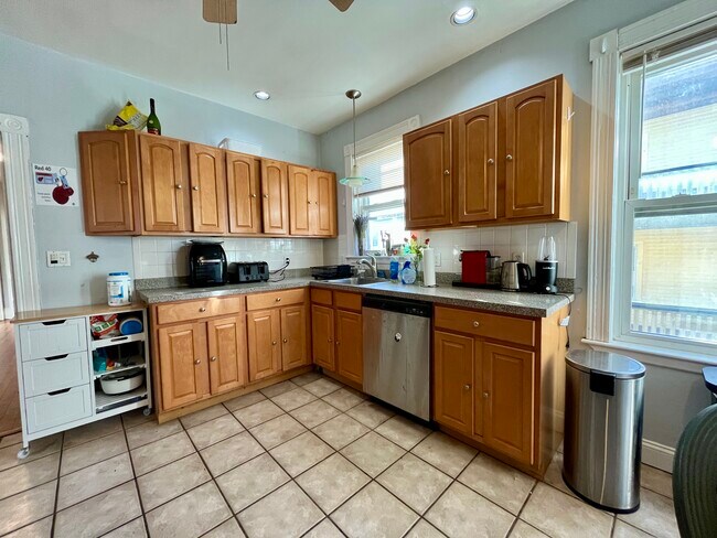 Building Photo - 83 Wensley St