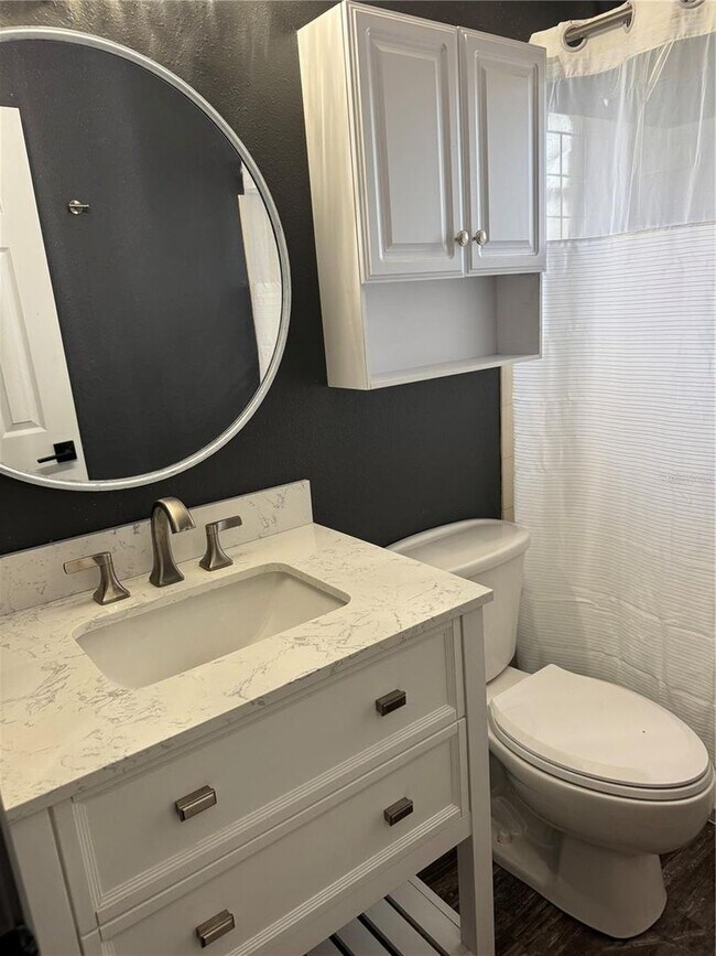 Building Photo - 3Br/1Ba With Large Fenced Back Yard