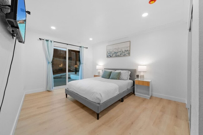 Building Photo - 5048 Bluff Pl