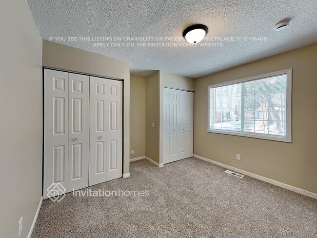 Building Photo - 1571 Racine Ave S