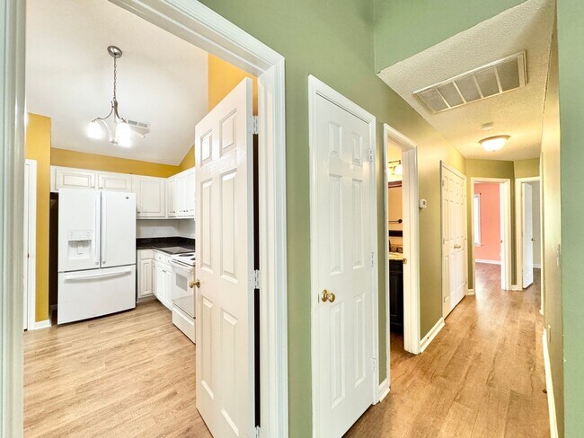 Building Photo - Adorable 3 Bedroom Home in High Point!
