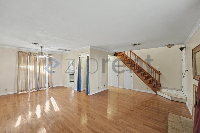Building Photo - 6801 Mammoth Ave