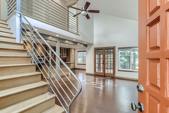 Building Photo - MODERN 2 BED/1.5 BATH IN HEART OF BOULDER!