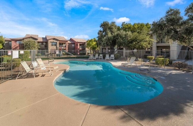 Building Photo - Beautiful Condo with Spacious Layout!