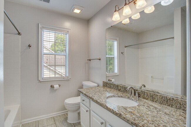 Building Photo - 207 N Pembroke Dr