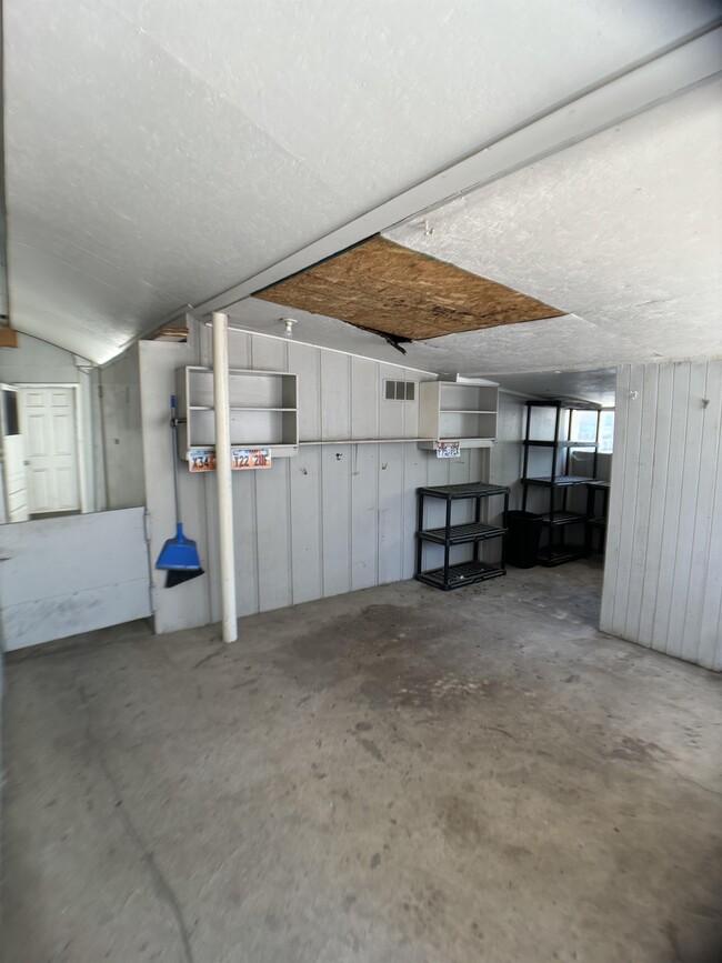 Building Photo - 1007 Bonneville Ave