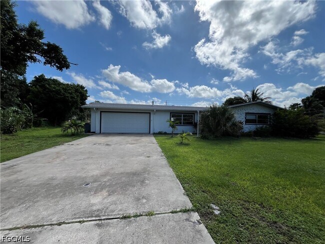 Building Photo - 2031 Maravilla Cir