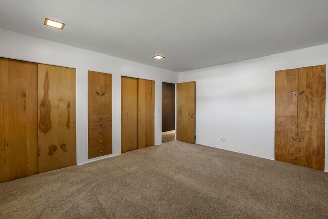 Building Photo - 216 Diana Dr