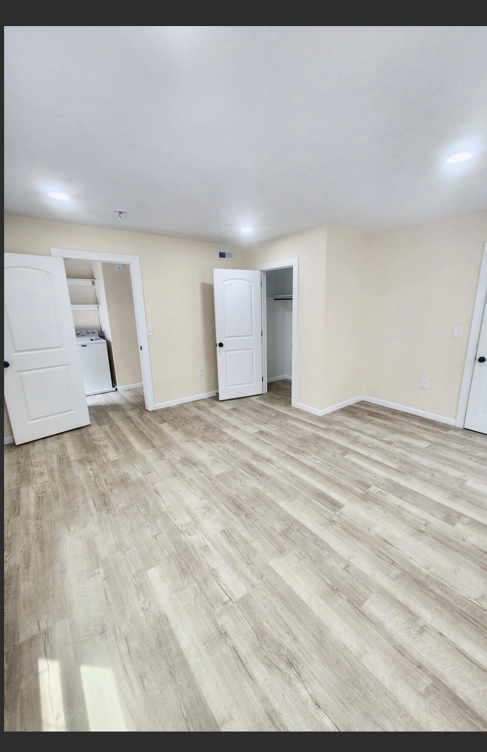 Building Photo - 3555 Lossing St