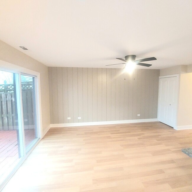 Building Photo - 617 Yale Ln