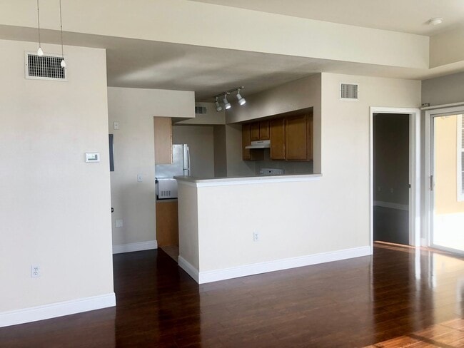 Building Photo - 2/2 with beautiful water views available n...