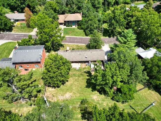 Building Photo - 2400 Ridgefield Rd