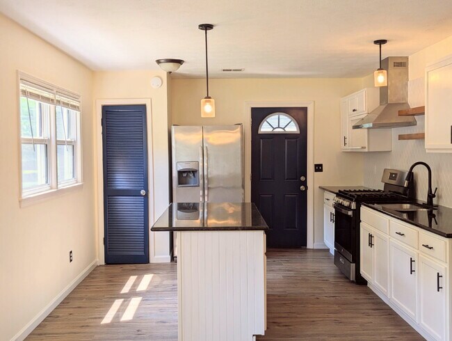 Building Photo - Fully Renovated 3BR/2BA, Fenced Yard, Pet-Friendly — Minutes to Fort Benning — Lawn Care, Pest Co...