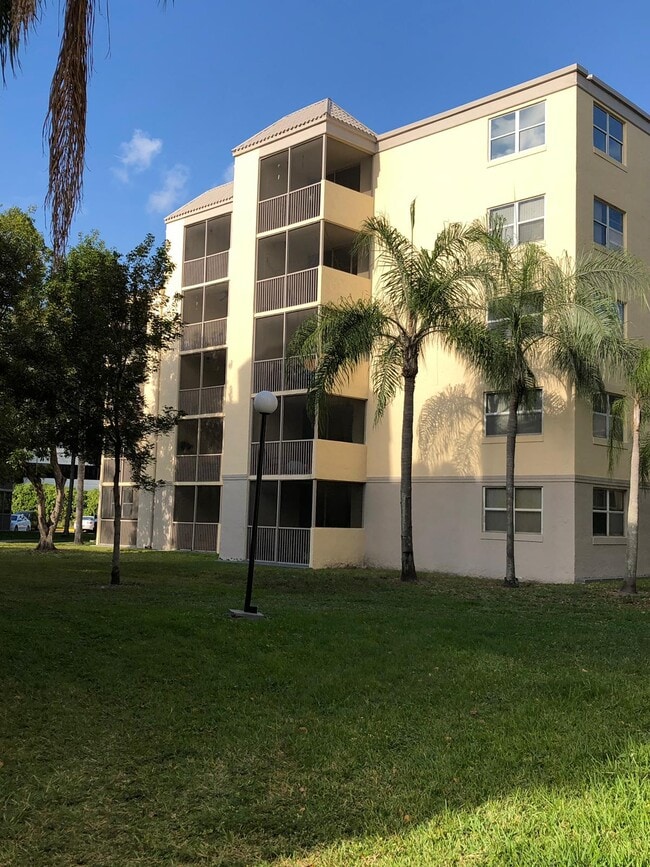 Building Photo - 8215 Lake Dr