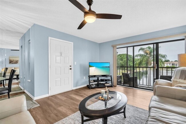 Building Photo - 2523 Pine Ridge Way S