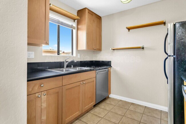 Building Photo - 4357 Oregon St