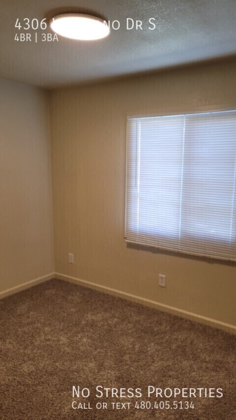 Building Photo - 4306 W Solano Dr S