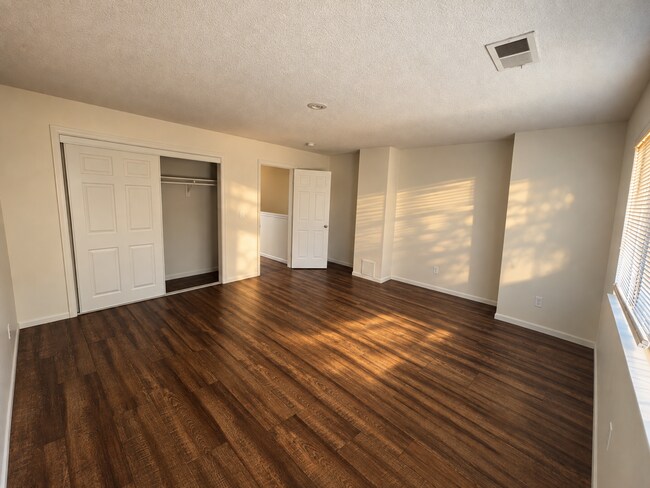 Building Photo - 10906 Oasis Ct