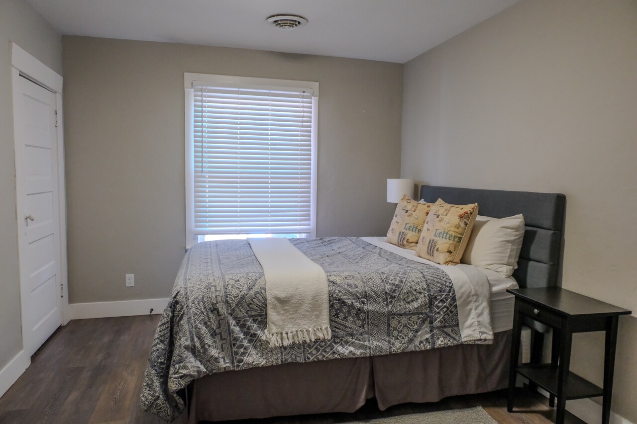 Building Photo - 5532 N Haight Ave