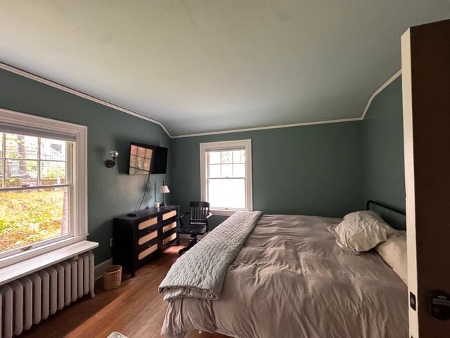 Building Photo - Beautiful Historical Home Fully Furnished In Downtown Juneau!