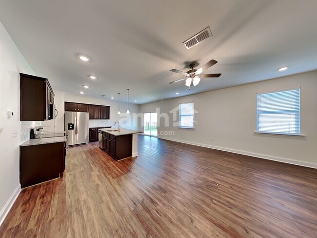 Building Photo - 800 Headland Wy