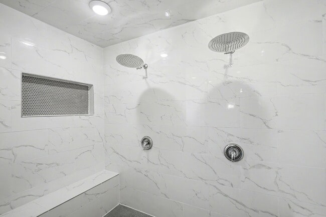 Building Photo - 3204 Lynbrook Dr