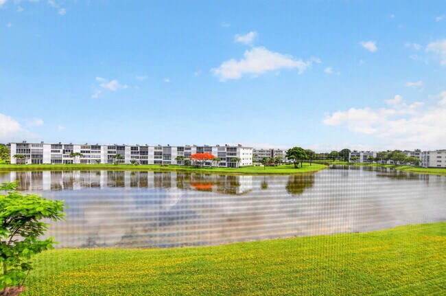 Building Photo - 3045 Cornwall C